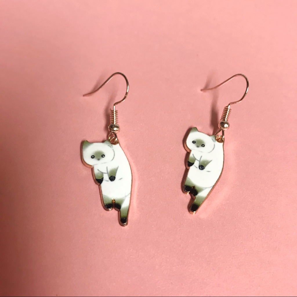 410 - White Cat Earrings 6$